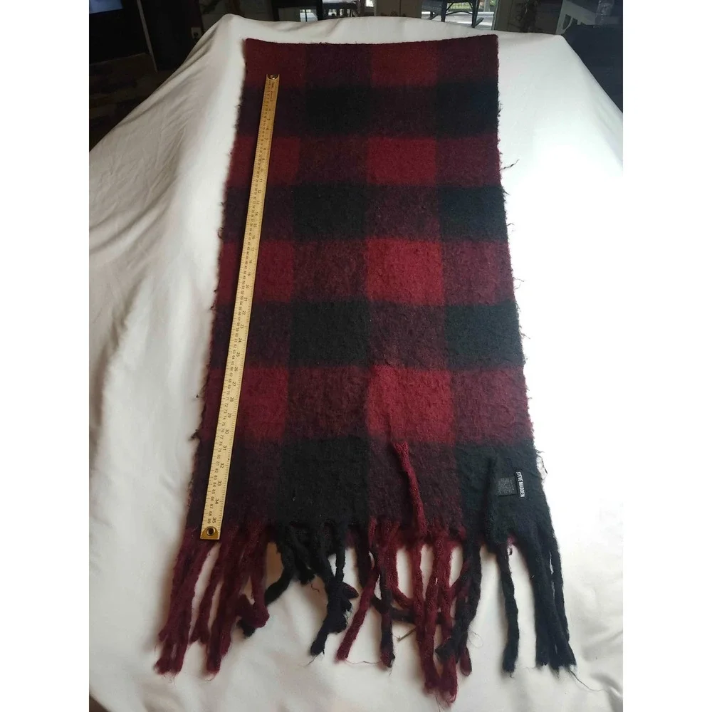 Steve Madden Scarf One Size Red Black Buffalo Fringe Grunge Indie Sleaze Winter